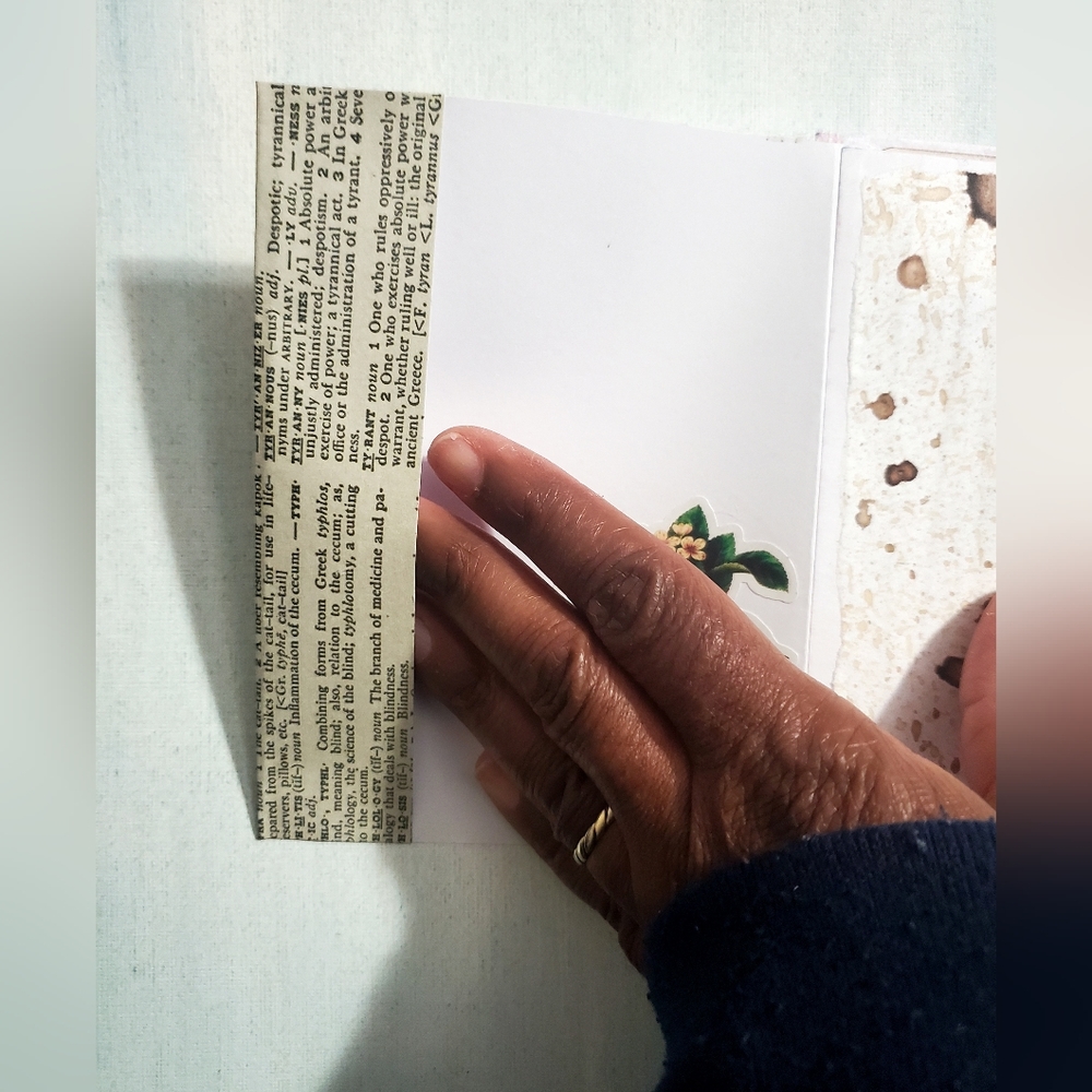 😀 HAND CRAFTED Envelope junk journal with note paper and ephemera - Picture 12 of 17